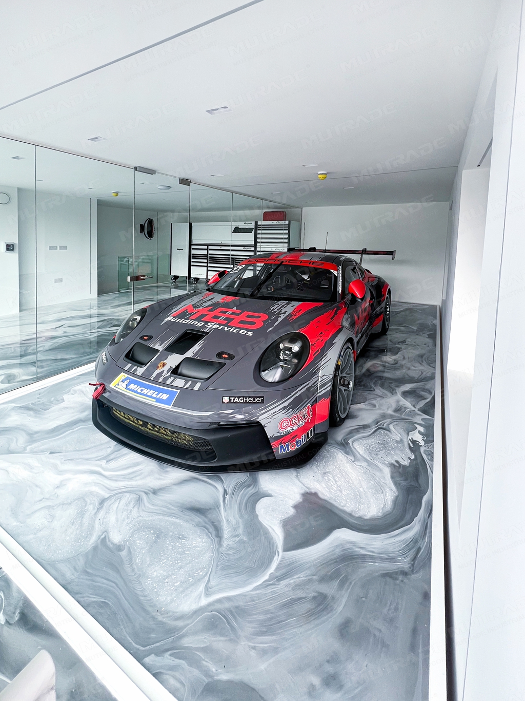Private Garage Car Lift in England: How Mutrade S-VRC Creates Hidden Inter-Floor Parking ลิฟท์โรงรถส่วนตัวในอังกฤษ: Mutrade S-VRC สร้างที่จอดรถระหว่างชั้นแบบซ่อนได้อย่างไร