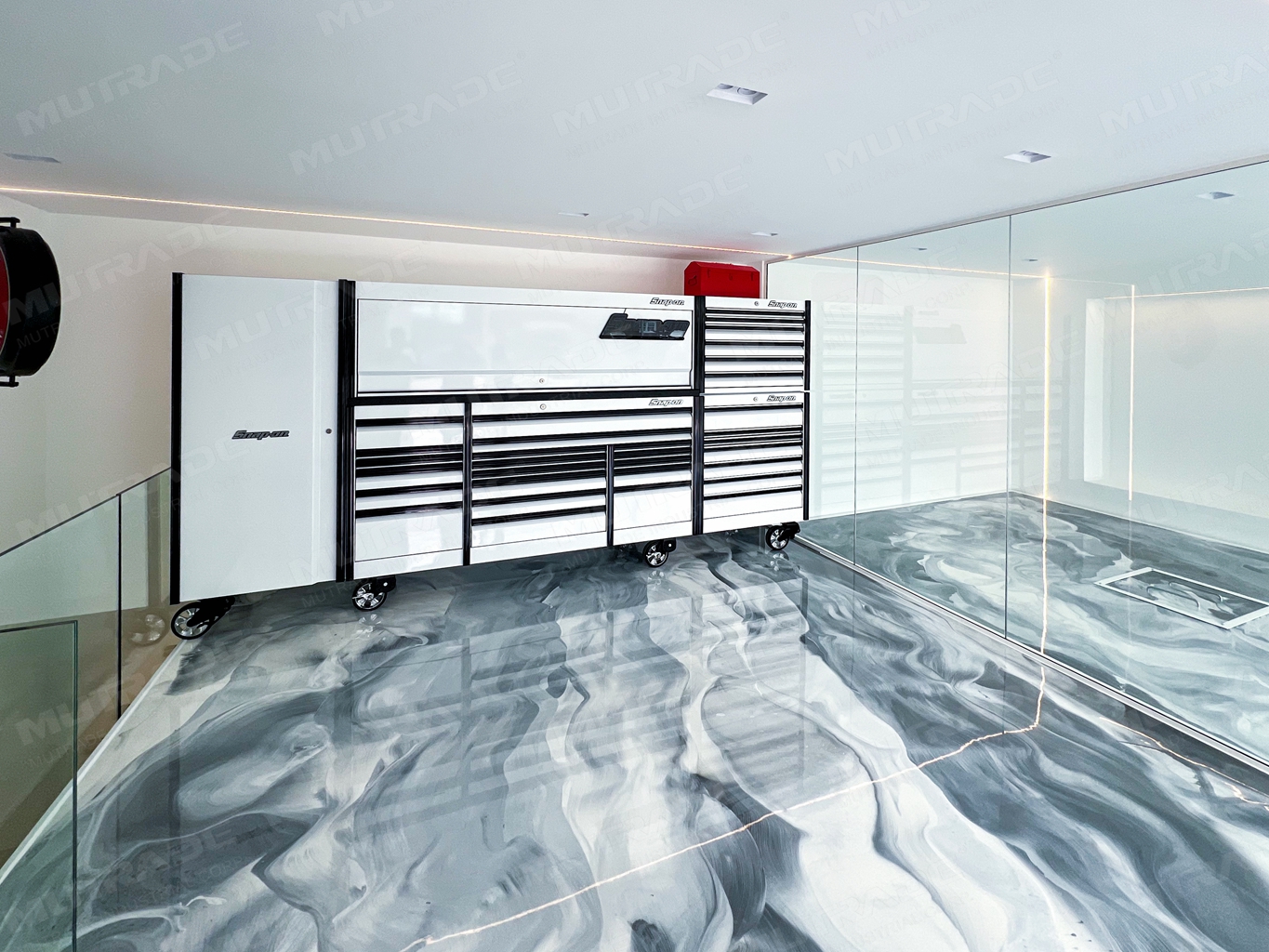 ลิฟท์โรงรถส่วนตัวในอังกฤษ: Mutrade S-VRC สร้างที่จอดรถระหว่างชั้นแบบซ่อนได้อย่างไร 